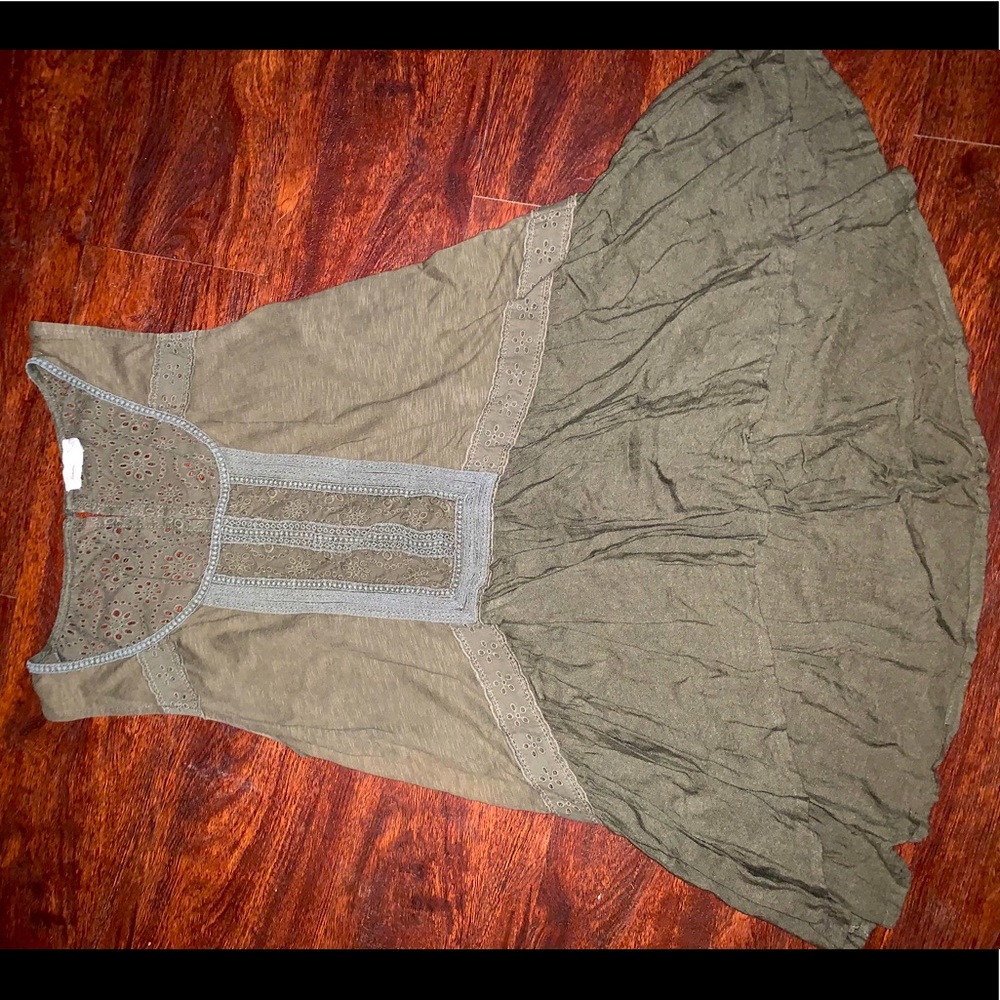 Women’s floral green tank